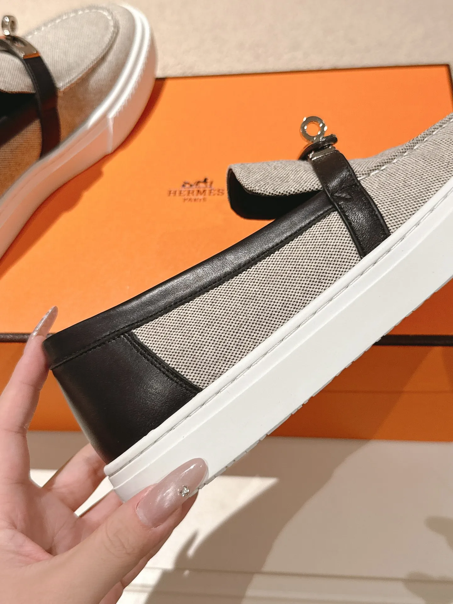 Men's shoes 💰640💰 Hermes# New Kelly buckle thick-soled loafers. Upper: cowhide/suede material. Lining: sheepskin lining. Outsole: exclusive molded outsole. Size: women's size 35-40, men's size 39-45 (female 41/male 46 customized, non-refundable)